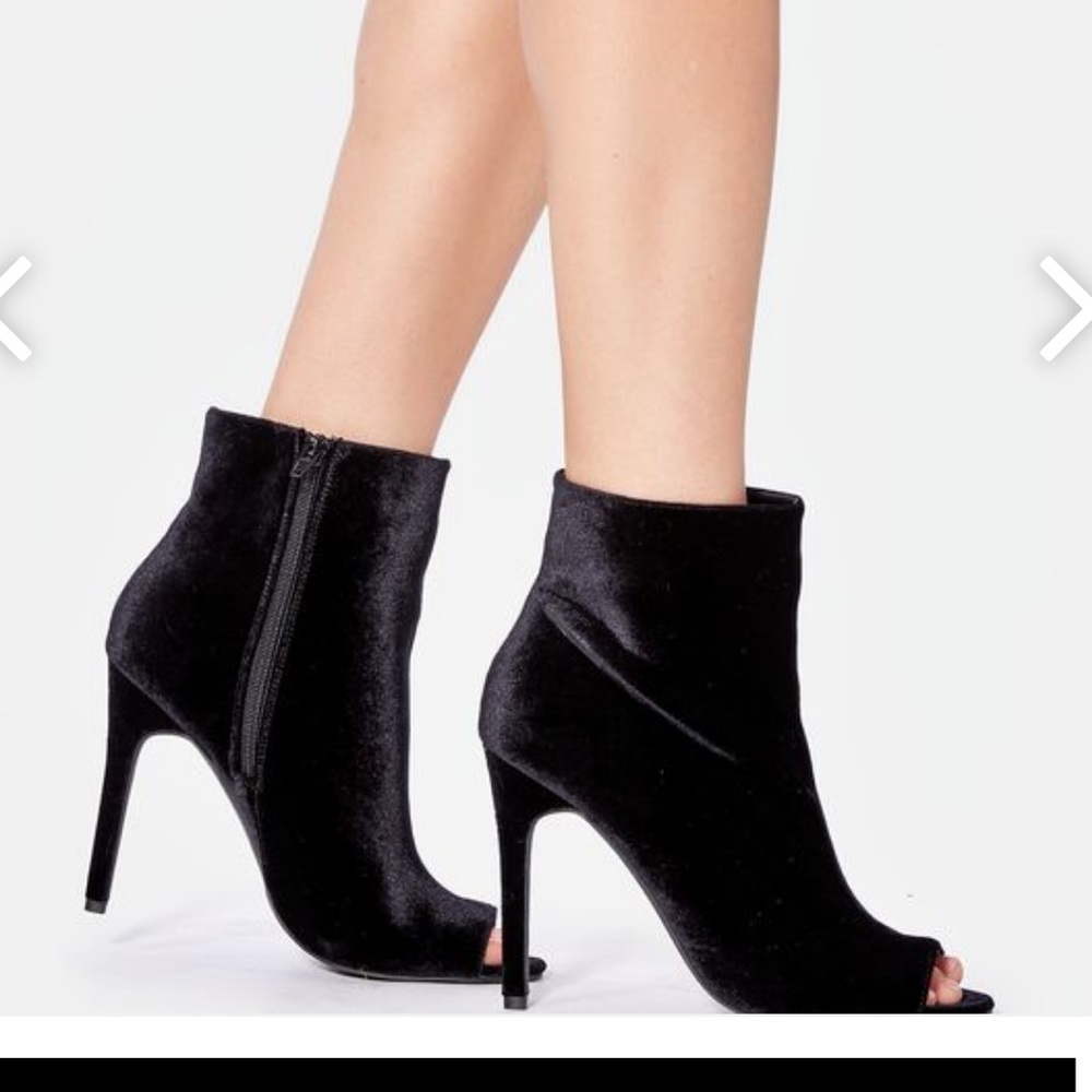 Justfab Bianka open toe bootie velvet black‎